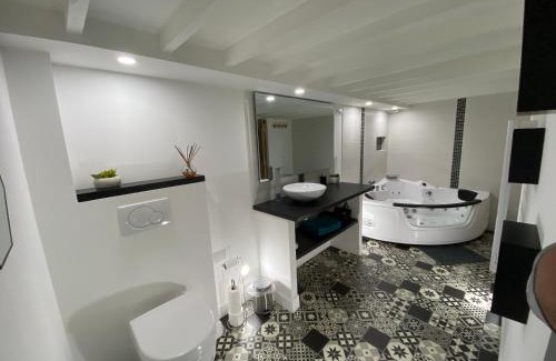 Cote Est Soquence Apartment | LH Évasion loft pour 2 avec balnéo