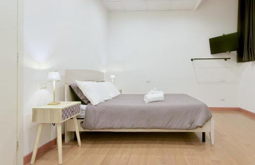 Centro Urbano Apartment | LHE Les Trois Merveilles - Grey Lewis