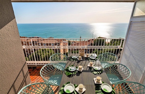 Montgat Apartment | LIANA SEAVIEW & BEACH APARTMENT; 3 bedrooms, 2 bathrooms, balcony, wifi, lift