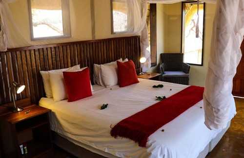 Muneambuanas Cabin | Lianshulu Bush Lodge