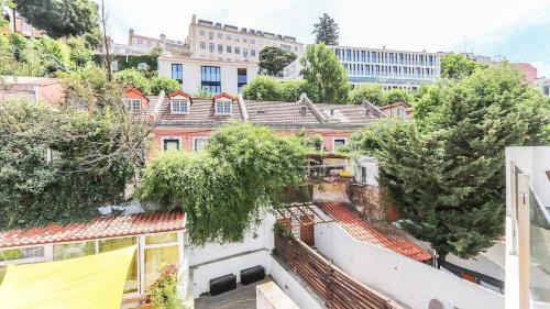 Sao Jose Apartment | Liberdade Spacious Duplex Apt with AC