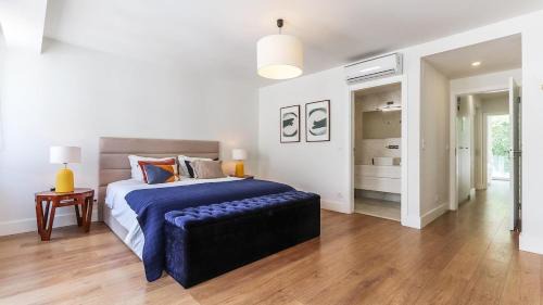 Sao Jose Apartment | Liberdade Spacious Duplex Apt with AC