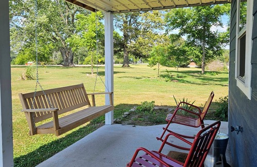 Bryant Cabin | LIBERTY LODGE - Beautiful 2-bed 2-bath Cabin in Bryant w/Fast WiFi & AC