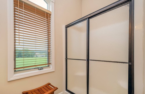 North Glade Hills House | License to Chill | Lake Access + Outdoor Space