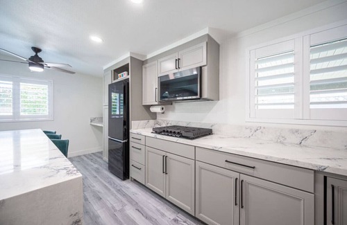 Winchester Apartment | Licensed 2.5 mi to Strip BBQ Pool Kings
