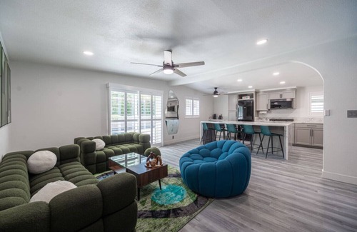 Winchester Apartment | Licensed 2.5 mi to Strip BBQ Pool Kings