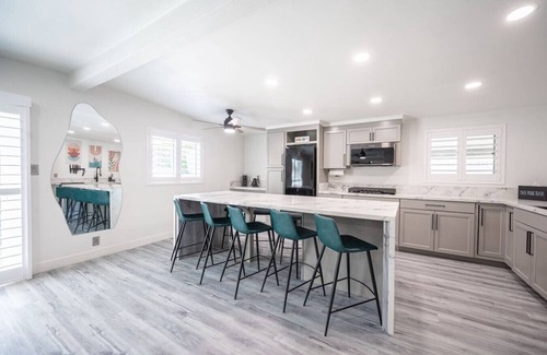 Winchester Apartment | Licensed 2.5 mi to Strip BBQ Pool Kings