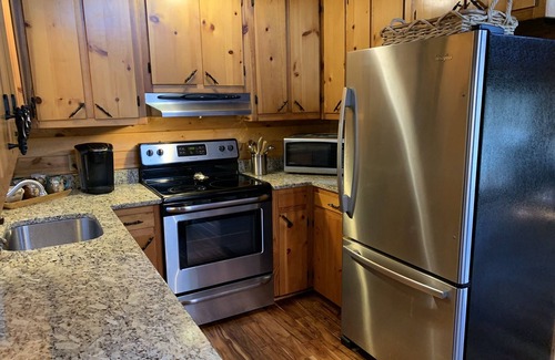 Cashes Valley House | Lickskillet Lodge 4bd/2bath ON FIGHTINGTOWN CREEK, Trout