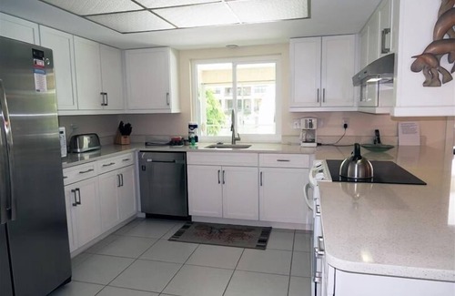 Saint Armands Key House | Lido Beach Retreat is the perfect home for your family vacation