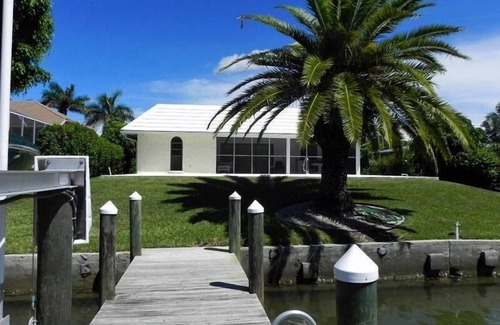Saint Armands Key House | Lido Beach Retreat is the perfect home for your family vacation