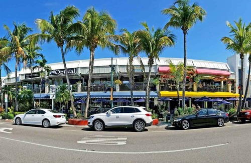 Saint Armands Key House | Lido Beach Retreat is the perfect home for your family vacation
