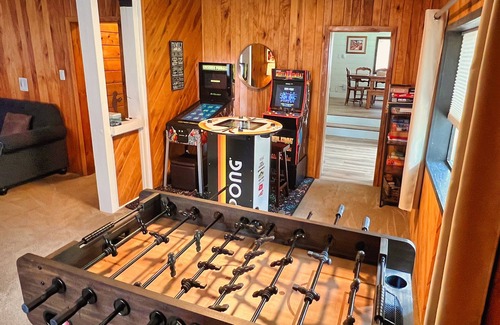Old Town House | Lief's Adventure Haus - Walk to DT - Pet Friendly