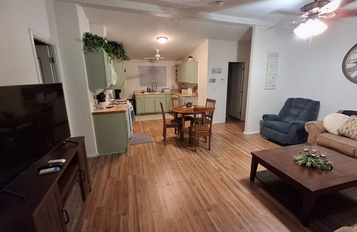 Mohave Valley House | Life a beach at the river 3-bedroom house in Mohave Valley By the river have fun