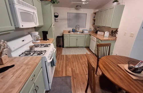 Mohave Valley House | Life a beach at the river 3-bedroom house in Mohave Valley By the river have fun