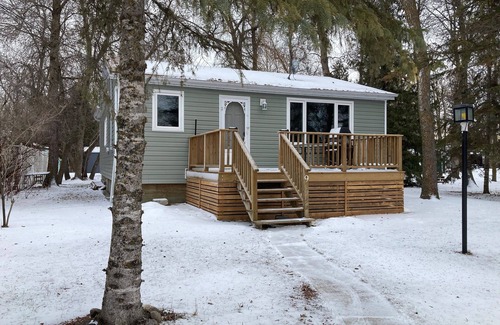Dunnottar House | LIFE AT THE BEACH! - Matlock Manitoba