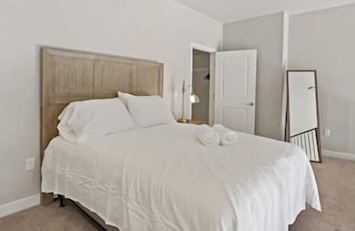 Tysons Apartment | Life at The Top | Luxury | Loft | Pool | Lifestyle