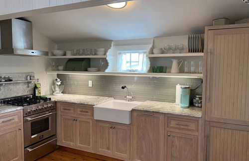 Hull Cottage | Life by the shore in Hull, MA at an antique house with bay views