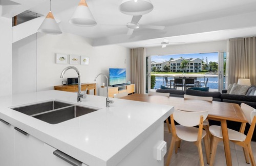 Noosaville Apartment | Life doesn't get Much Better at this Noosa River Front Townhouse
