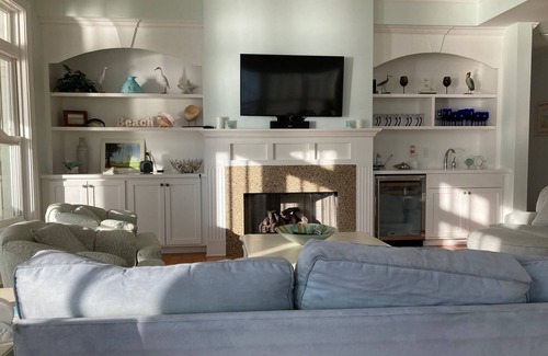 Melrose on the Beach House | Life's A Beach. An outstanding 5 bedroom home located on a unspoiled island.