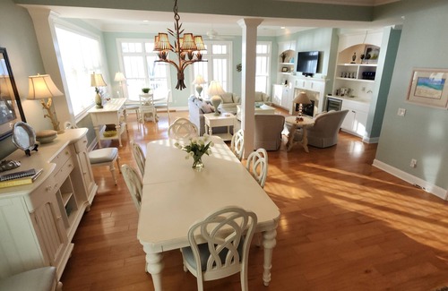 Melrose on the Beach House | Life's A Beach. An outstanding 5 bedroom home located on a unspoiled island.