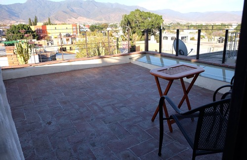 Luis Jimenez Figueroa House | Light, airy and modern comforts in the historic center