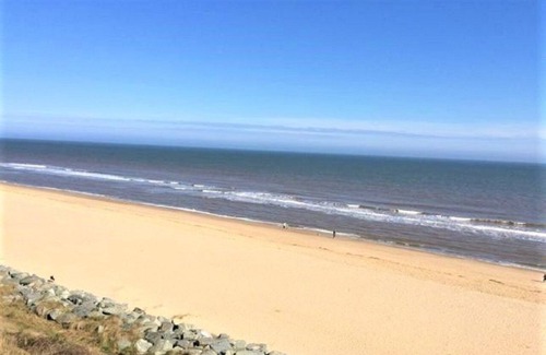 Great Yarmouth Ski Chalet | Light & Airy Chalet - 5 min to beach - short drive to Broads & Great Yarmouth