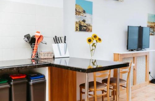Newton St Loe Apartment | Light and airy with parking nearby