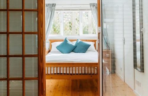 Newton St Loe Apartment | Light and airy with parking nearby