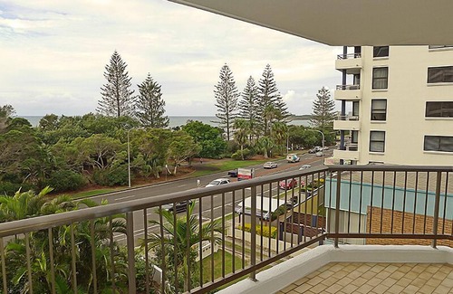 Mooloolaba Apartment | Light and airy with sea views