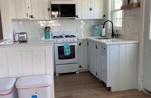 Humarock Cottage | Light and bright three bedroom cottage-steps away from Humarock Beach!