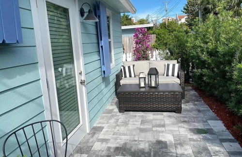 Delray Beach Cottage | Light and Bright 1 Bed 1 Bath Cottage in Downtown Delray Beach