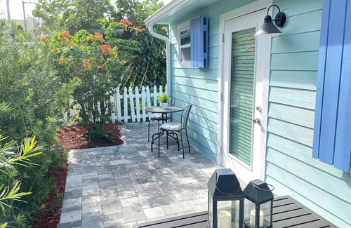 Delray Beach Cottage | Light and Bright 1 Bed 1 Bath Cottage in Downtown Delray Beach