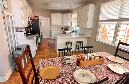 Brentwood House | Light and bright 3-bedroom house in Brentwood with seasonal pool