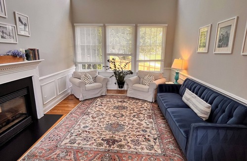 Brentwood House | Light and bright 3-bedroom house in Brentwood with seasonal pool