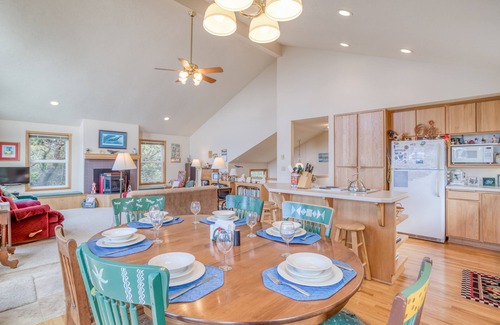 Seal Rock House | Light and Bright Home with Beach Access Just Steps Away! Pet Welcome!