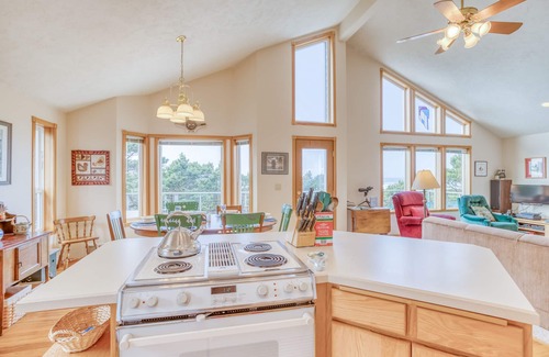 Seal Rock House | Light and Bright Home with Beach Access Just Steps Away! Pet Welcome!