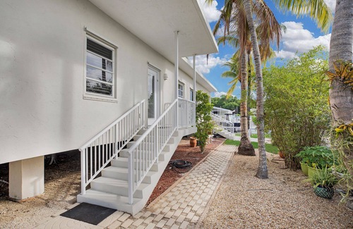Key Largo House | Light & Bright 2-Bedroom Home + Office, Oceanside Canal, MM105, Upper Key Largo