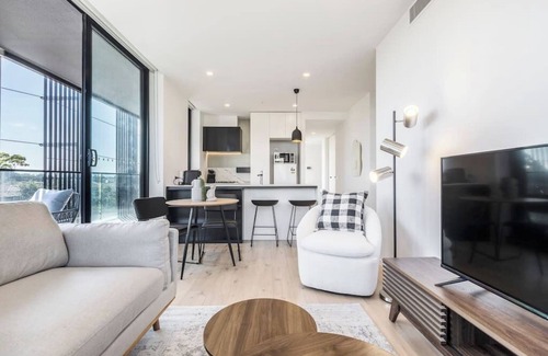 St Kilda Apartment | Light & Bright Apt Close to Beach & Fitzroy St