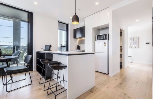 St Kilda Apartment | Light & Bright Apt Close to Beach & Fitzroy St