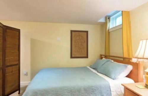University Park Apartment | Light & Bright N. Portland Studio!