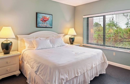 Hilton Head Resort | Light-Filled 1BR Escape Near Beach, Dining, Ice Cream Shops and Sunny Pool Days
