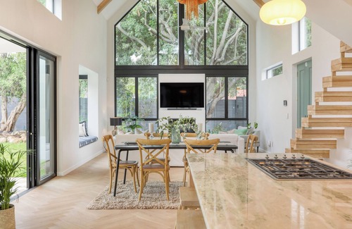 Constantia Cottage | Light-Filled 2-Bed Cottage | Plunge Pool & Braai