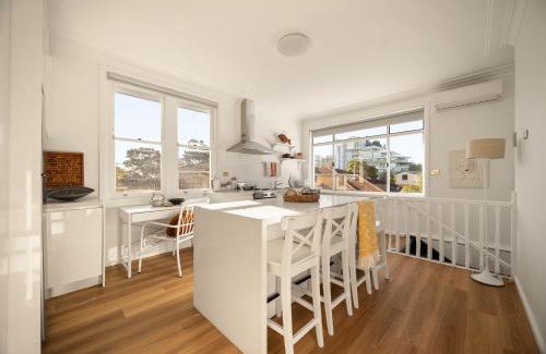 Brighton-le-Sands Apartment | Light Filled 3-Bed Home near Brighton Beach