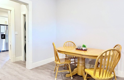 Wallingford Apartment | Light filled apt in Historic Home by UW & Downtown