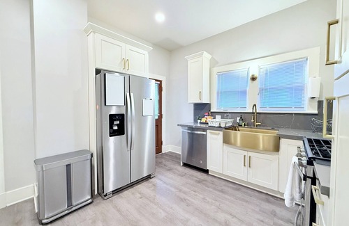 Wallingford Apartment | Light filled apt in Historic Home by UW & Downtown