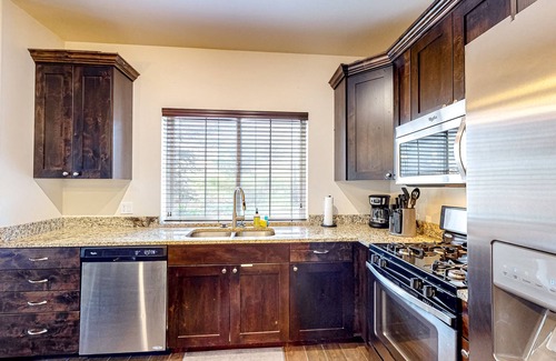 Bear Hollow Village Condo | Light-filled condo near Canyons Village with mountain view, pool & hot tubs