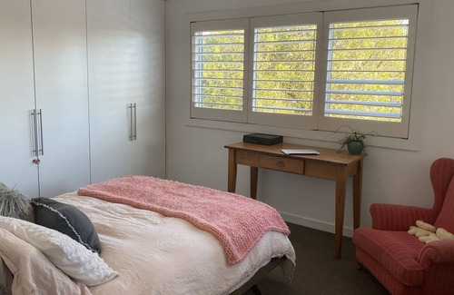 Botany House | Light filled large home. 8mins drive to popular Eastern Suburbs beach