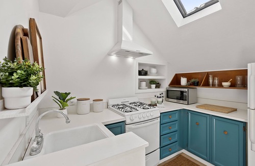 Northside Apartment | Light-filled loft retreat in famed Gourmet Ghetton