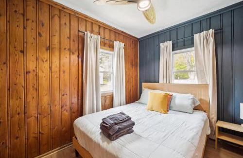 Oscoda House | Light-Filled Near the Shore