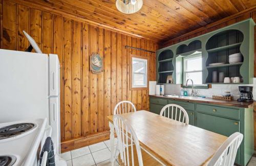 Oscoda House | Light-Filled Near the Shore